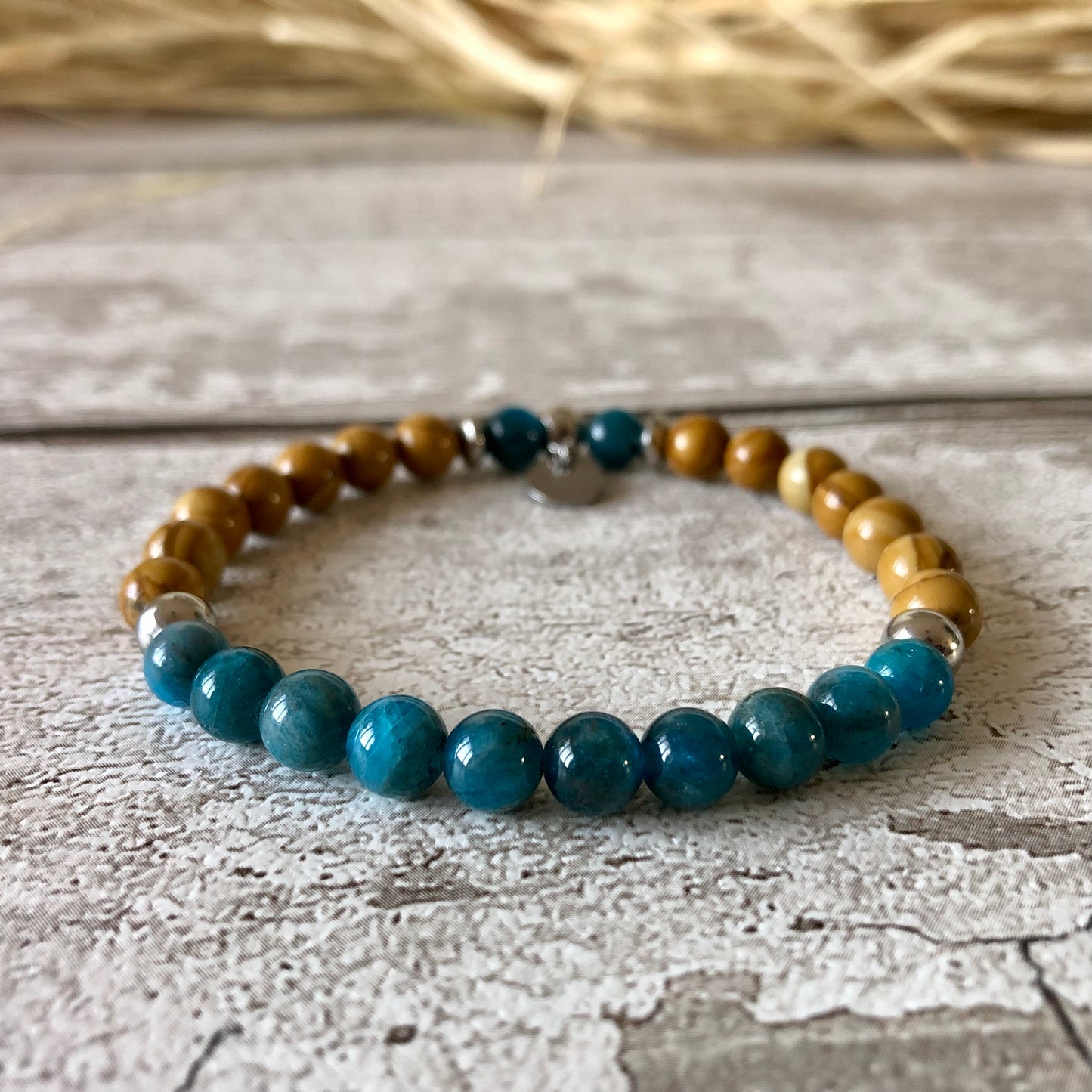 Wood Lace - Apatite ‘Trinity’ bracelet