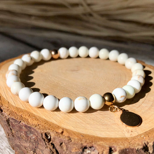 Magnesite beaded bracelet